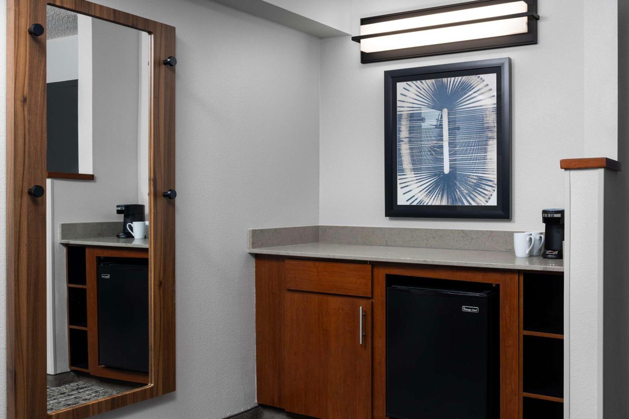 Hyatt Place Airport 3*
